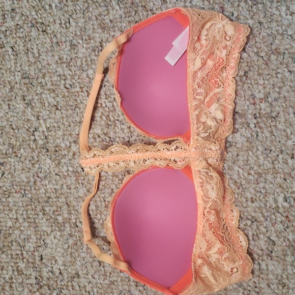 Pink Victoria Secrets lace bra - Picture 2 of 7